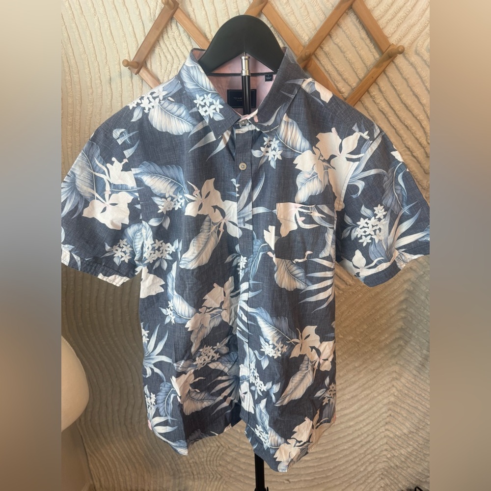 7 Diamonds Blue & White Floral Short-Sleeve Button-Up Shirt
